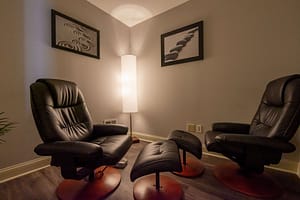 Chicago clinic addiction therapy room